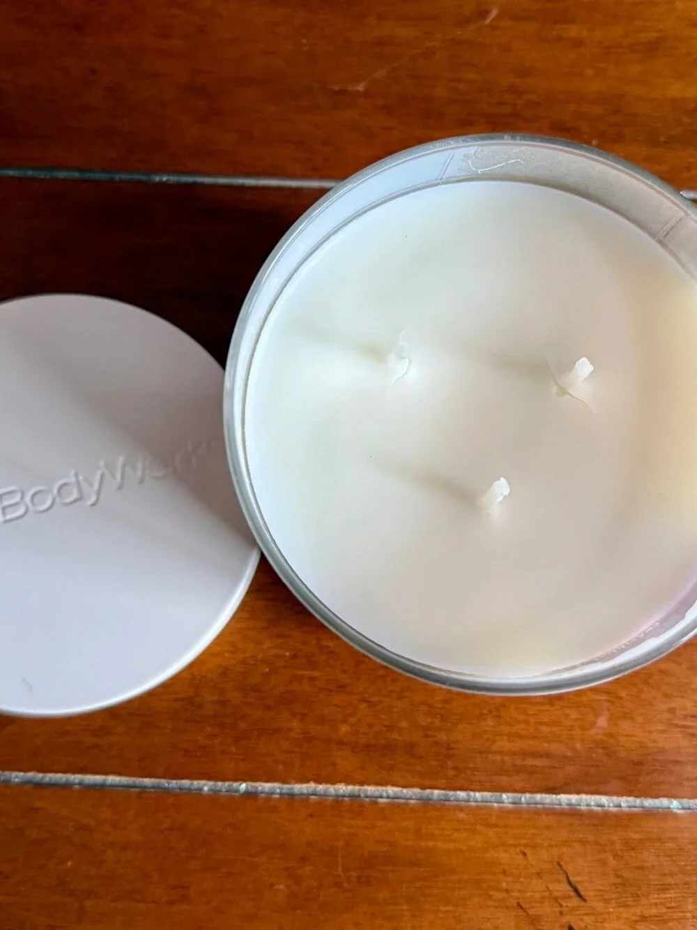 NEW FIRST BLOOMS OF SPRING 3-Wick Candle Bath and Body Works - Picture 2 of 3